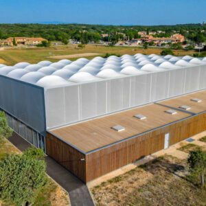 La construction d’un préau sportif à Méjannes-le-Clap